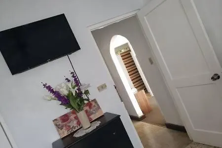 Hillside Breeze Bed & Breakfast